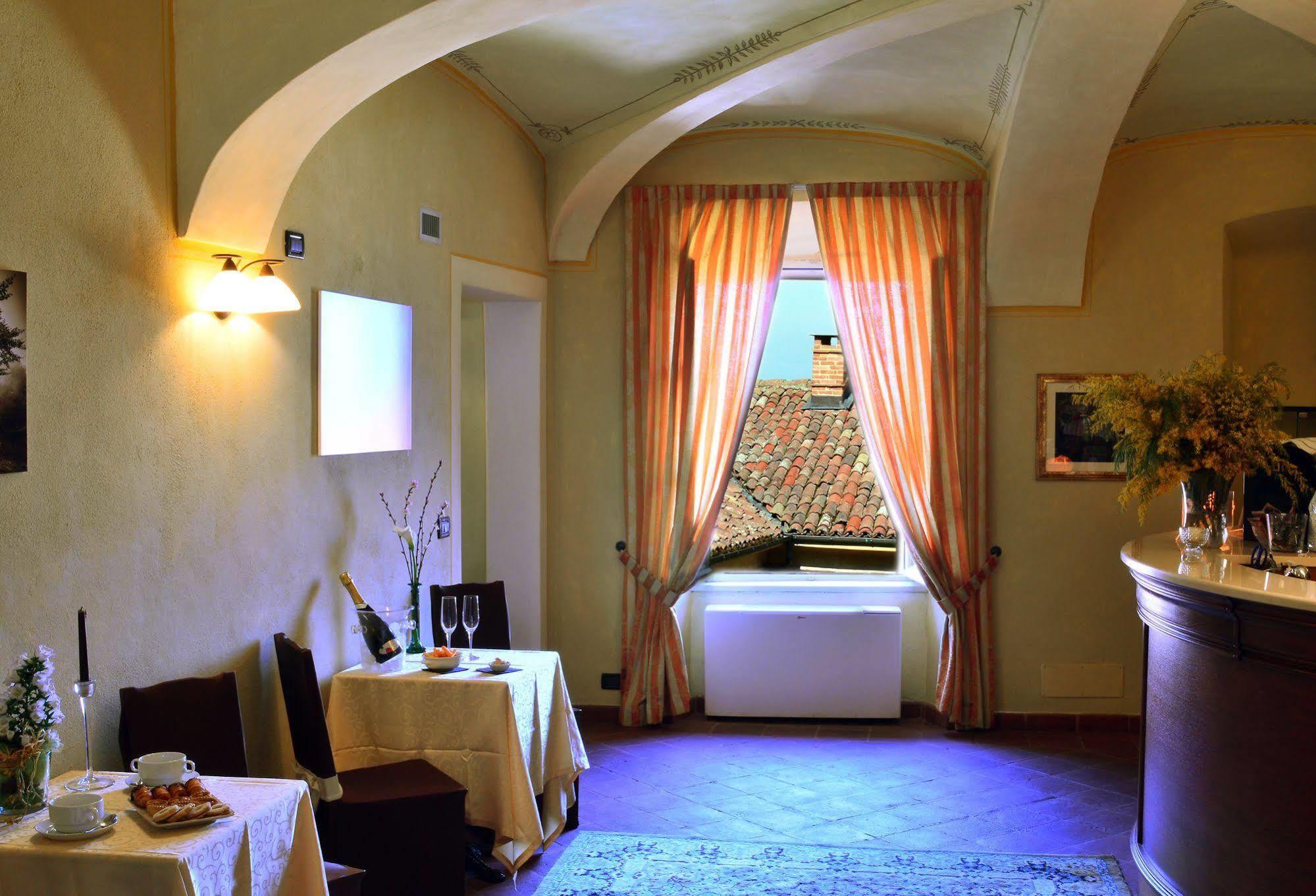 La Foresteria Del Castello - Wellness Hotel In Dimora Storica Castell'Alfero Exterior photo
