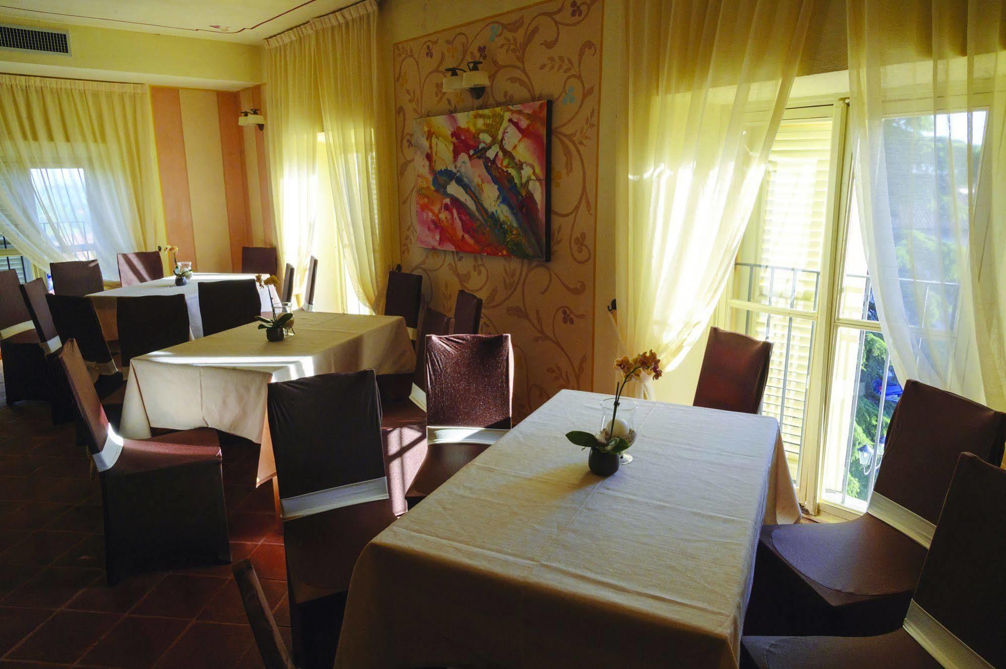 La Foresteria Del Castello - Wellness Hotel In Dimora Storica Castell'Alfero Exterior photo